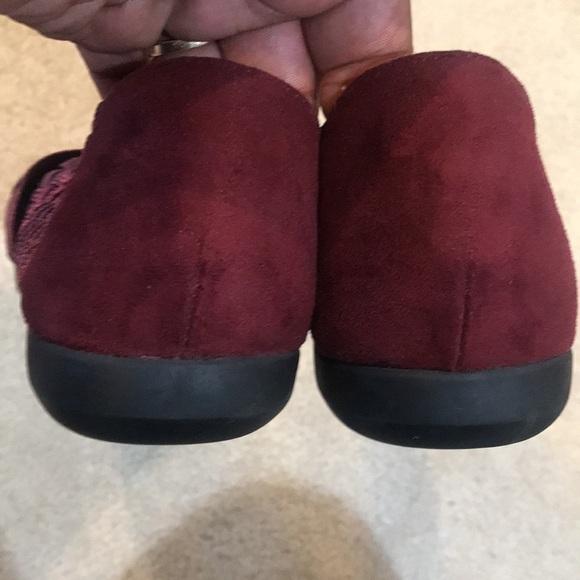 NWOT Comfortview Burgundy Stretch Woven Fabric Crisscross Design Flat Shoe-8WW - Picture 3 of 10